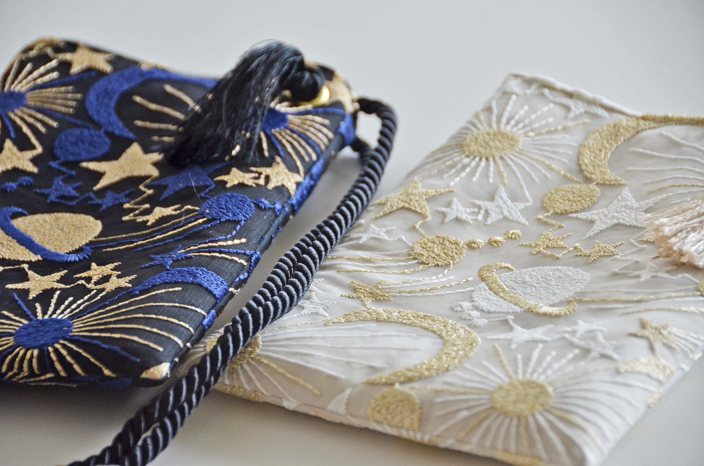 【選べるカラー】　プラネットチュール刺繍スマホポーチ　月と星　スマホショルダー